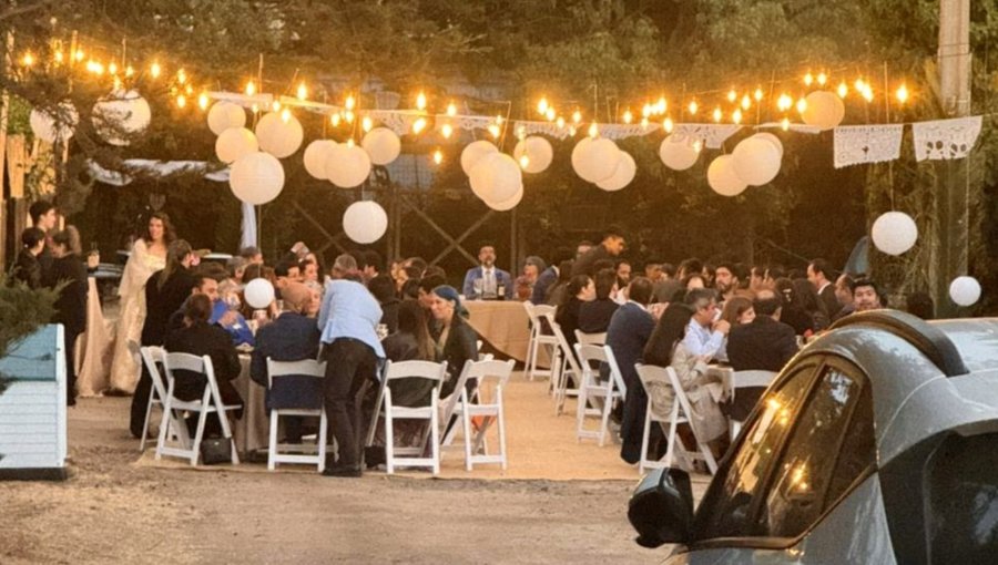 ¿Vecinos privilegiados en Concón? Matrimonio en la vía pública con autorización municipal desató caos y furia en el sector Los Romeros