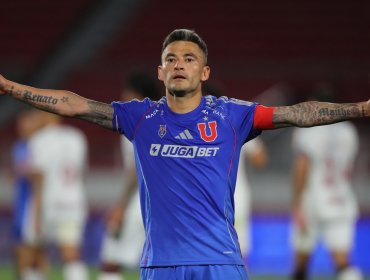 Regalo de Navidad para los azules: U. de Chile oficializó la renovación de Charles Aránguiz