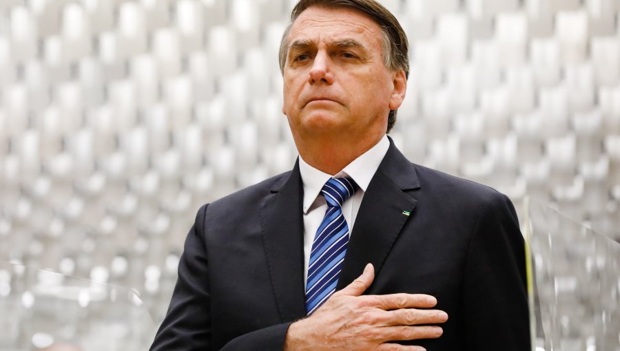 Esposa de Jair Bolsonaro confirma éxito en la cirugía del expresidente