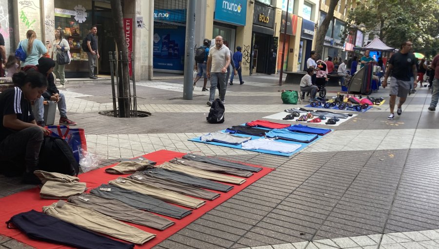 Presidente de la CNC pide incorporar a comerciantes ambulantes al Rol Único de Vándalos propuesto por Kast