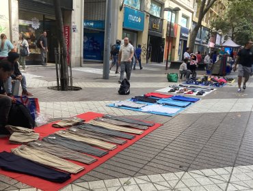 Presidente de la CNC pide incorporar a comerciantes ambulantes al Rol Único de Vándalos propuesto por Kast