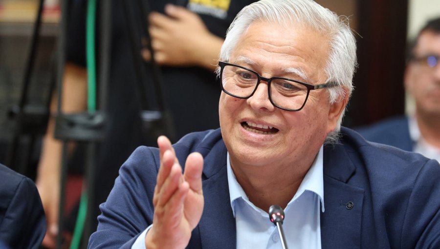 Senador Saavedra cuestionó rumbo del oficialismo al analizar derrota presidencial: "Empezamos a gobernar para las minorías"