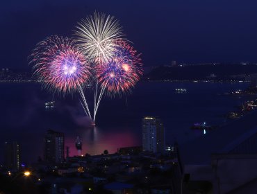 En el Muelle Barón se realizó con gran éxito la prueba del show de fuegos artificiales para Año Nuevo en Valparaíso