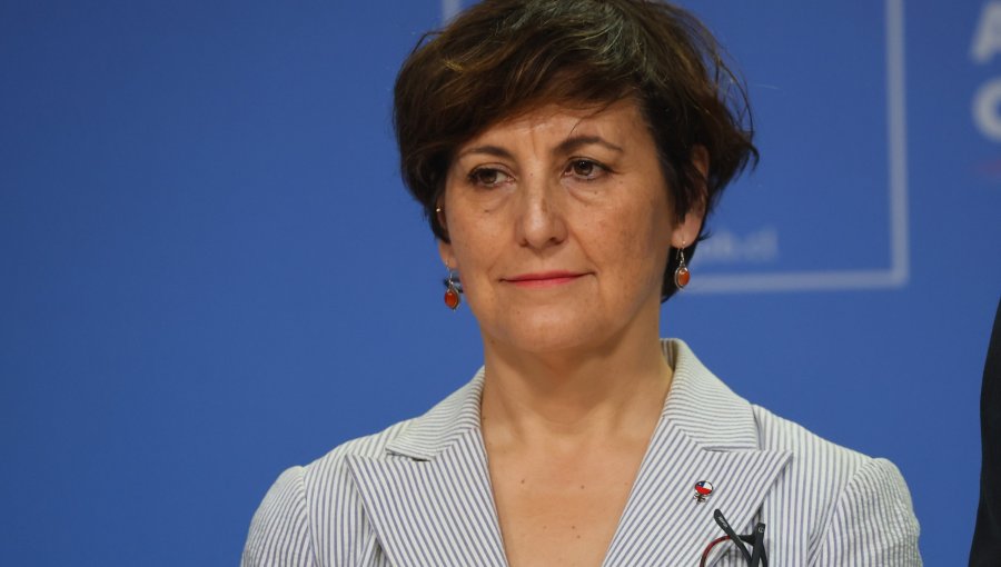 Polémica por cirugía de madre de ministra: Hospital del Salvador defiende priorización clínica