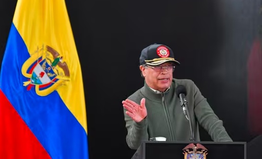Presidente de Colombia remueve alto mando de las Fuerzas Armadas