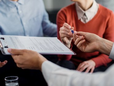 Seis de cada diez chilenos contratan seguros sin entender sus coberturas