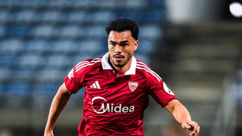 Advierten que Gabriel Suazo volvería a ser baja en Sevilla por una lesión