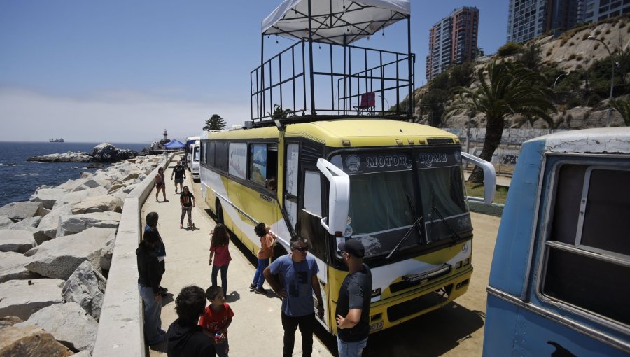 Municipio de Valparaíso modifica decreto para Año Nuevo: permite pernoctar en borde costero y mantiene cierre de miradores y pasarelas