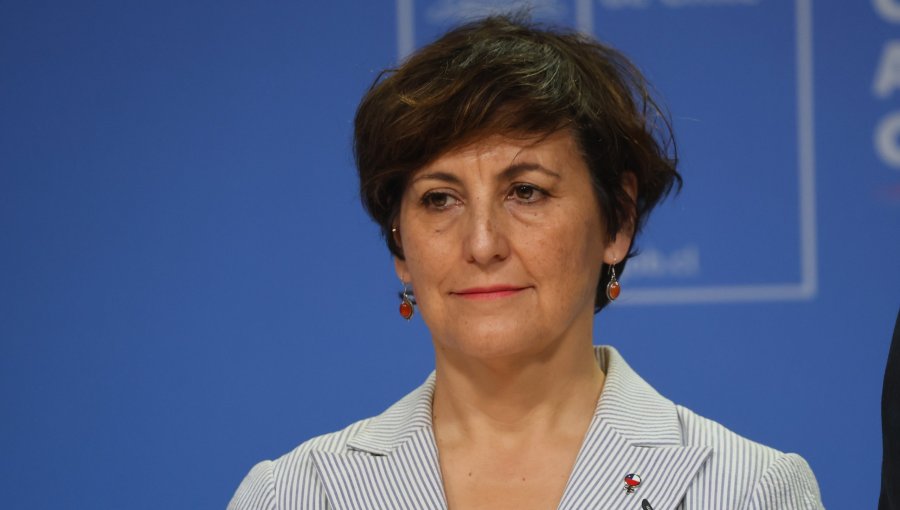 Ofician a Contraloría y piden iniciar auditoría en Hospital del Salvador tras operación "fast track" a madre de ministra Aguilera