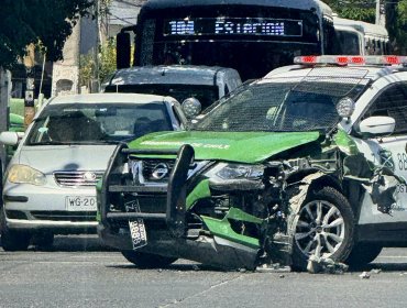 Impactante accidente entre patrulla de Carabineros y una camioneta generó alta congestión vehicular en el troncal de Quilpué