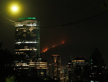Incendio en San Carlos de Apoquindo ha consumido 470 hectáreas: recién este martes podría ser extinguido