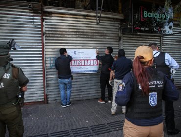 Cierran "Galería Placer" del persa Bío Bío denunciado por venta de celulares robados