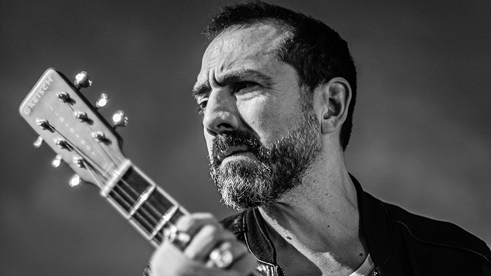 Músico chileno, Angelo Pierattini, sufre grave accidente y permanece en coma inducido