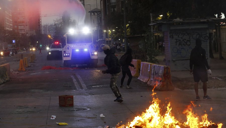 Condenan a sujeto que mató con una "fogueta" a activista durante el estallido social y causó lesiones a dos carabineros en Santiago