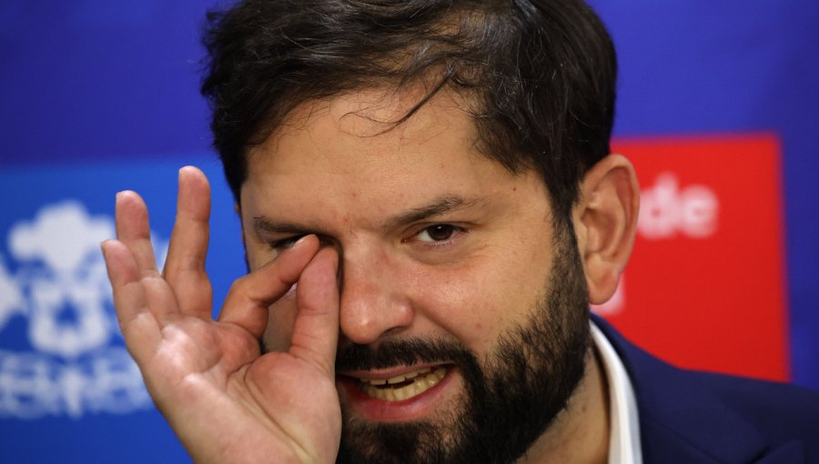 Presidente Boric termina diciembre con 29,8% de aprobación y un promedio anual de 28,7%