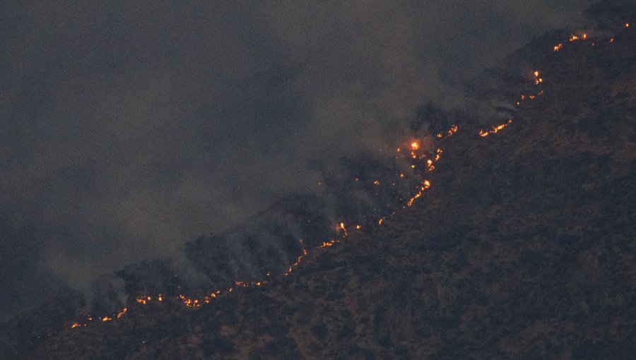 Directora de Senapred por incendio en Las Condes: "Esperamos contenerlo hoy"