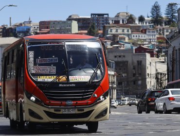 Conductores de micros alistan paro regional por compensaciones impagas: medida incluiría al sistema urbano y rural de Valparaíso