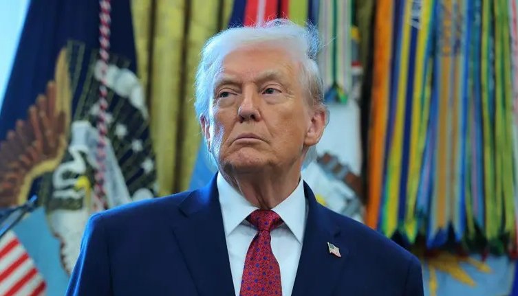 Exembajador de EE.UU. en Panamá afirma que Trump necesita destruir objetivos en Venezuela o "parecerá débil"