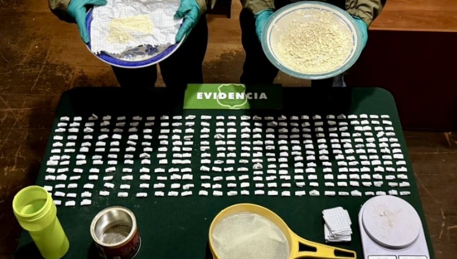 "La abuela de la reja negra": desarticulan punto de venta de drogas que registra tres allanamientos en siete años en Valparaíso