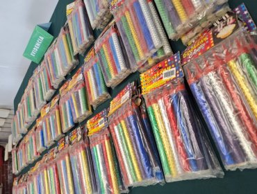 Entregan a Carabineros más de 700 unidades de pirotecnia que fue abandonada por antiguos arrendatarios de bodega en La Calera