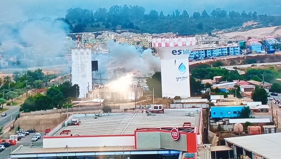 Incendio consume una vivienda de material ligero en el cerro Los Placeres de Valparaíso