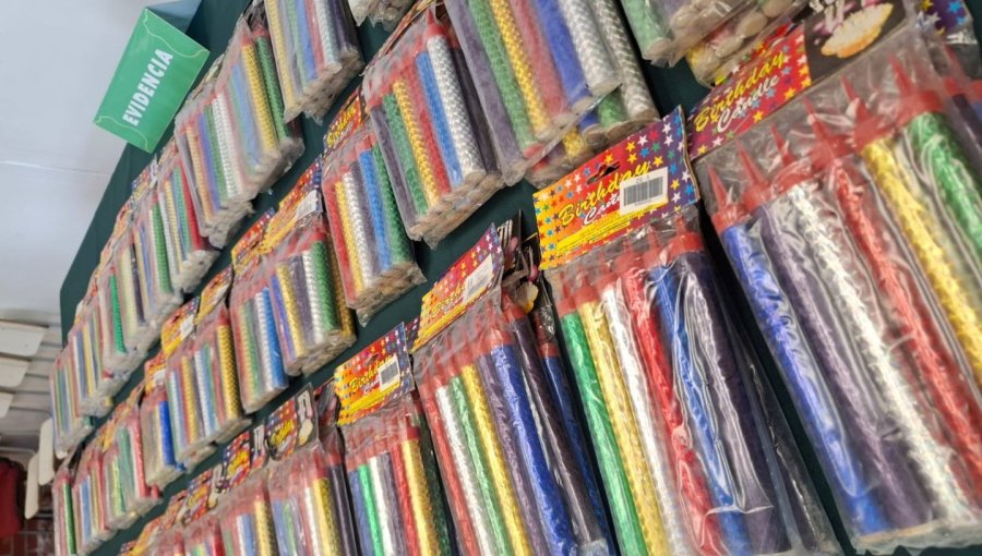 Entregan a Carabineros más de 700 unidades de pirotecnia que fue abandonada por antiguos arrendatarios de bodega en La Calera