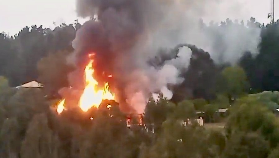 Conocida discoteque y restaurante de Algarrobo fueron arrasados por incendio que fue antecedido por violenta explosión