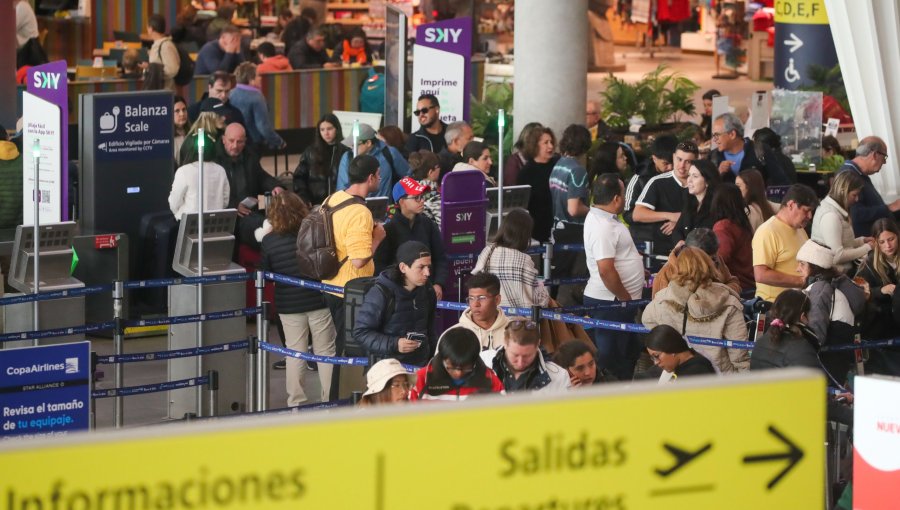 Más de medio millón de pasajeros pasarán por el Aeropuerto de Santiago en Año Nuevo