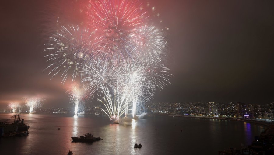 Neblina deslució el show pirotécnico en los cerros de Valparaíso y Viña del Mar