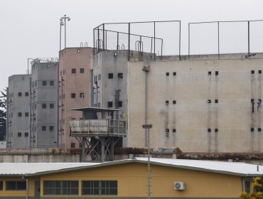 Detienen a gendarme que fue sorprendido intentando ingresar droga a la cárcel de Valparaíso: fue destituido de la institución