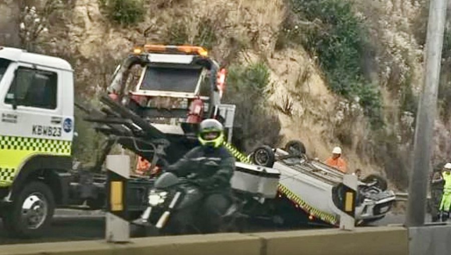 Cuatro lesionados dejó volcamiento de auto en la peligrosa ruta Las Palmas de Viña