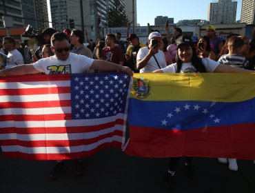 Celebraciones en Santiago: venezolanos salen a las calles tras caída de Maduro