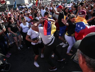 Comunidad venezolana celebra en Estación Central y Parque Almagro un “momento histórico”