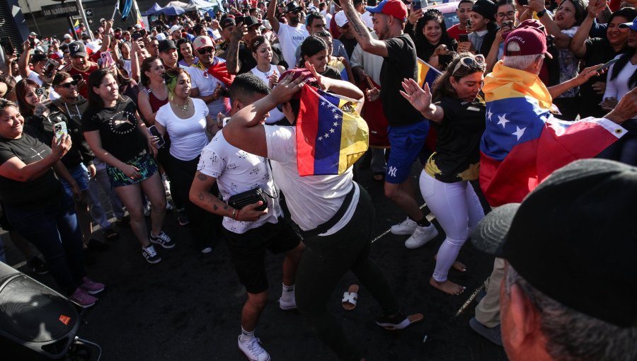 Comunidad venezolana celebra en Estación Central y Parque Almagro un “momento histórico”