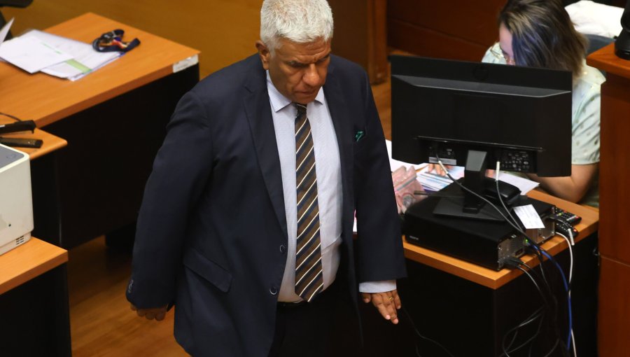 Investigación por corrupción en Gendarmería revela arma al interior de Santiago 1