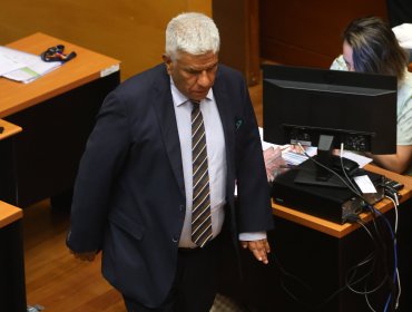 Investigación por corrupción en Gendarmería revela arma al interior de Santiago 1