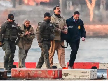 Maduro y su esposa son trasladados al tribunal de Nueva York con manos atadas y ropa de prisión