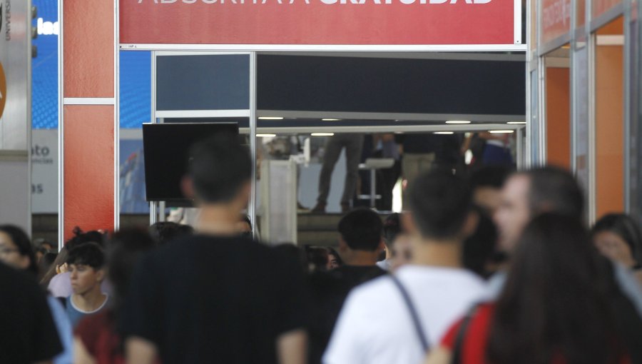 Este lunes 5 entregan resultados de la PAES: universidades ofrecen más de 2.000 carreras en el periodo de postulaciones