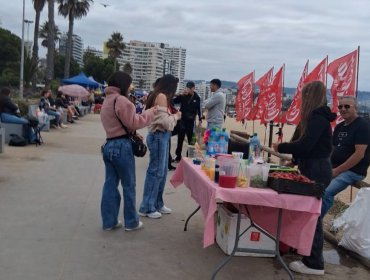 Borde costero de Viña del Mar, ¿una tierra de nadie? Ruidos, alcohol, comida callejera y comercio informal desatan la furia vecinal