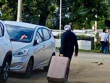 Ladrón huye con maleta llena de joyas y dinero tras robo a casa deshabitada en Concón: vecino lo fotografió durante su fuga