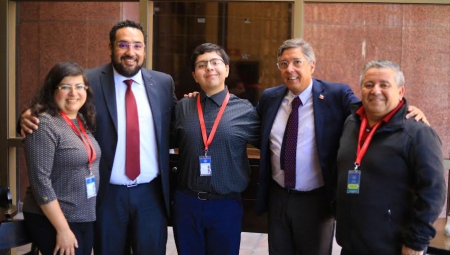 Diputado Barrios recibió a estudiante de la región de Valparaíso que obtuvo puntaje nacional en la PAES de Matemáticas