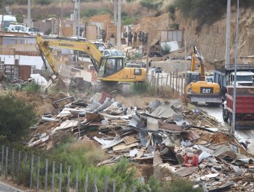 Desalojaron 52 viviendas irregulares en Quilpué para dar paso a proyecto habitacional