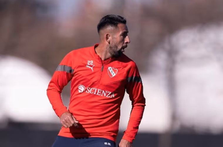¿De regreso al Rojo?: Mauricio Isla habría sido ofrecido a Independiente de Avellaneda