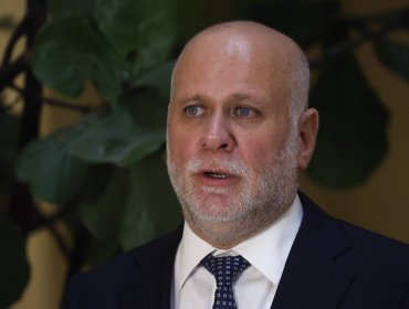 Elizalde responde a críticas de Kast hacia el Gobierno en evento de Icare: "Parece que le duró poco el traje de estadista"