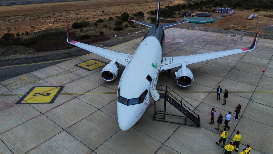 Gobierno destaca capacidades del avión tanquero «Fireliner» que combate incendios forestales en la región de Valparaíso