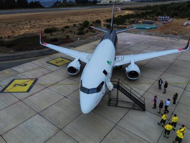 Gobierno destaca capacidades del avión tanquero «Fireliner» que combate incendios forestales en la región de Valparaíso