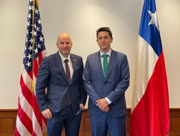 Embajador de EE.UU. defiende a Uber y critica normativa chilena que regula aplicaciones de transporte