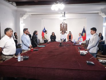 Continúa el escándalo en Valparaíso: edil acusa irregularidades y motivaciones políticas de la alcaldesa Nieto tras suspensión del Concejo