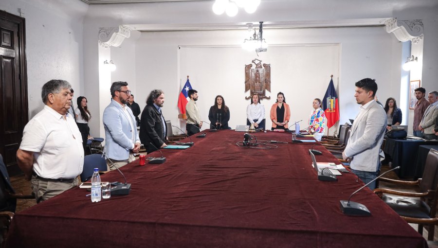 Continúa el escándalo en Valparaíso: edil acusa irregularidades y motivaciones políticas de la alcaldesa Nieto tras suspensión del Concejo