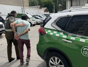 Capturan a dos aparcadores ilegales que robaron especies desde un automóvil estacionado en el borde costero de Viña del Mar